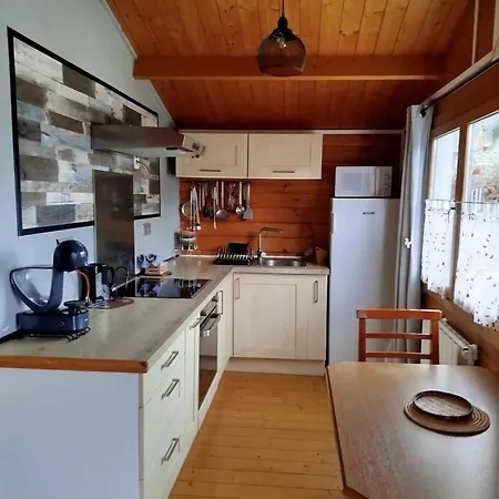 Chalet Confortable à - 36 M² Avec Jardin Attin