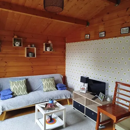 Confortable à - 36 M² Avec Jardin Attin