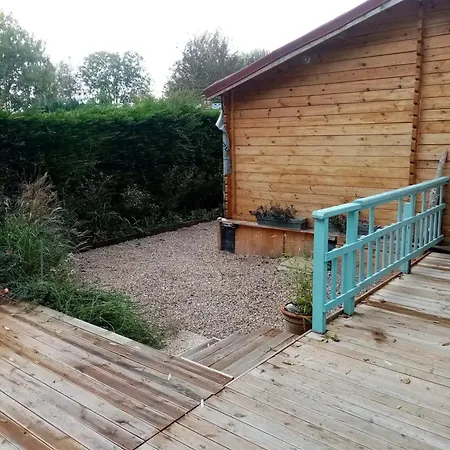 Confortable à - 36 M² Avec Jardin Chalet Attin